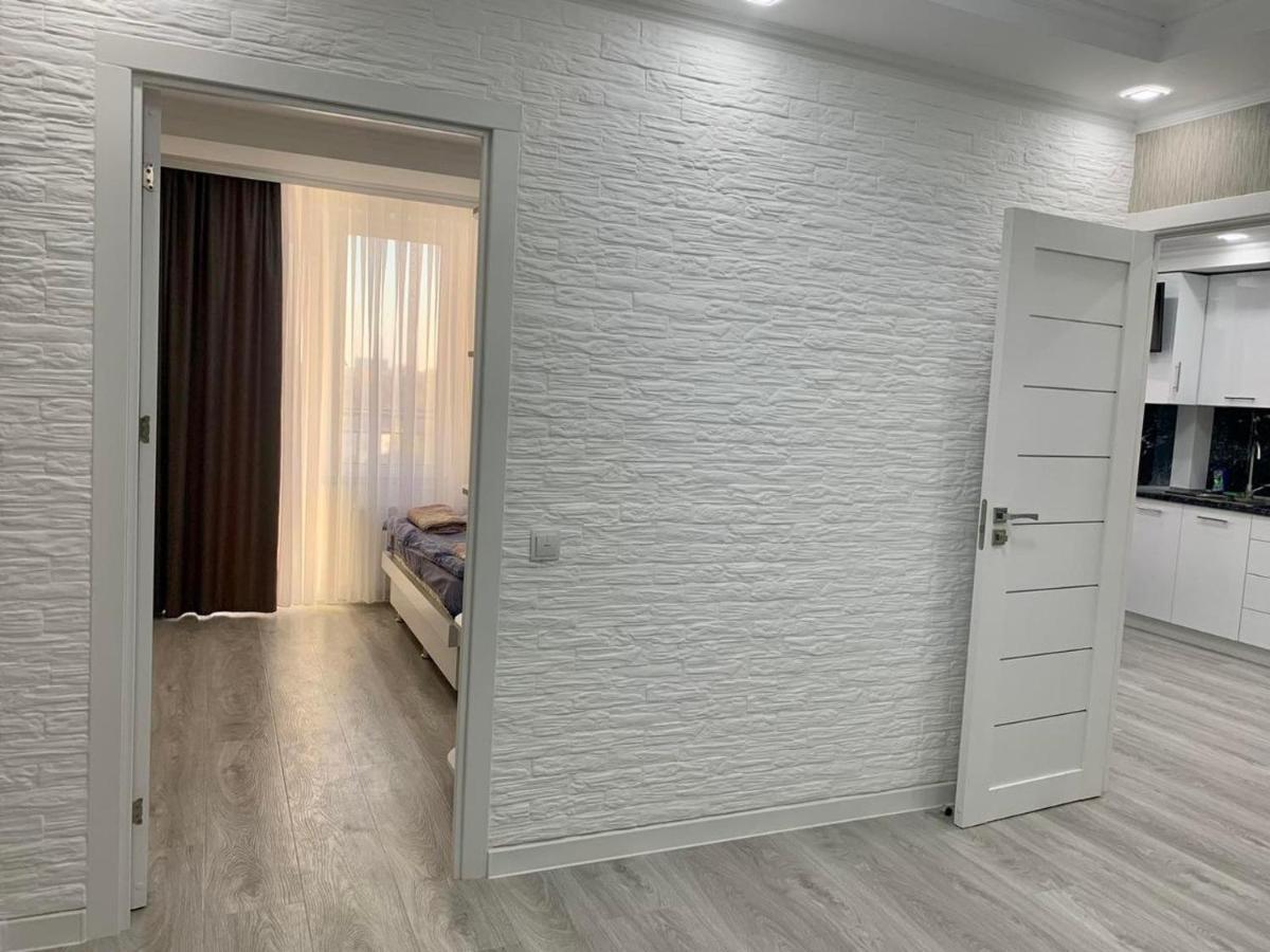 Apartament On Lev Tolstoi 43B! Apartamento Chisináu Exterior foto